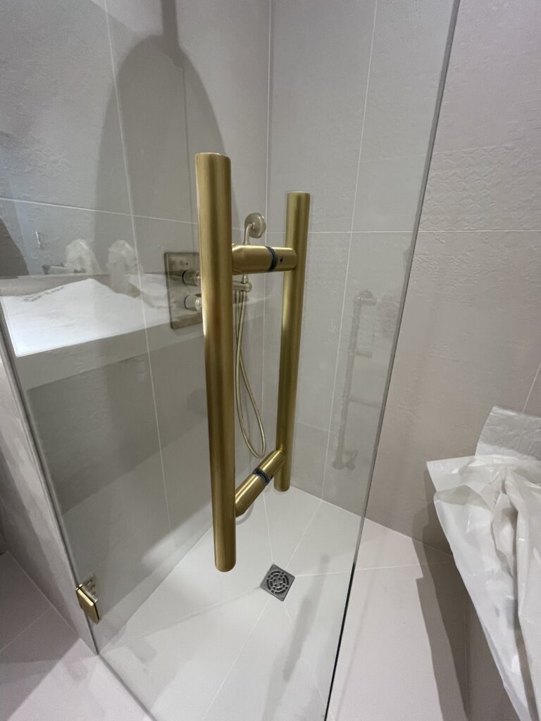 parois de douche en verre accessoire laiton