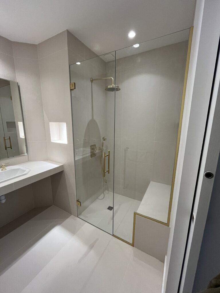 parois de douche en verre
