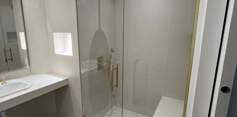 parois de douche en verre