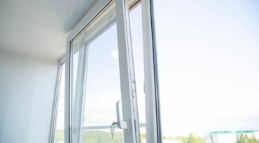 fenêtre sur mesure avec moustiquaire {{brizy_dc_image_alt entityId=